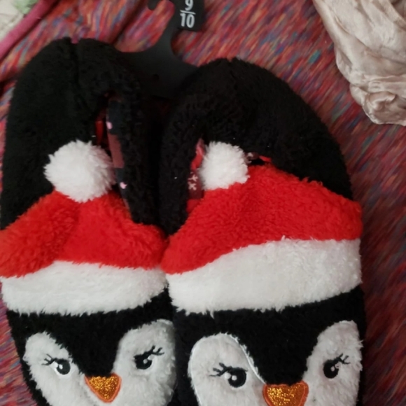Shoes - Nwt penguin slippers sz 9/10
